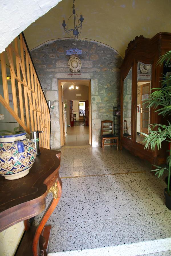 Auberge De La Couronne Lablachere Exterior photo