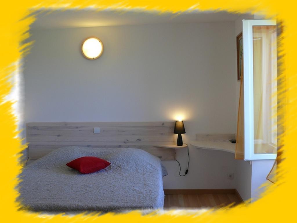 Auberge De La Couronne Lablachere Room photo