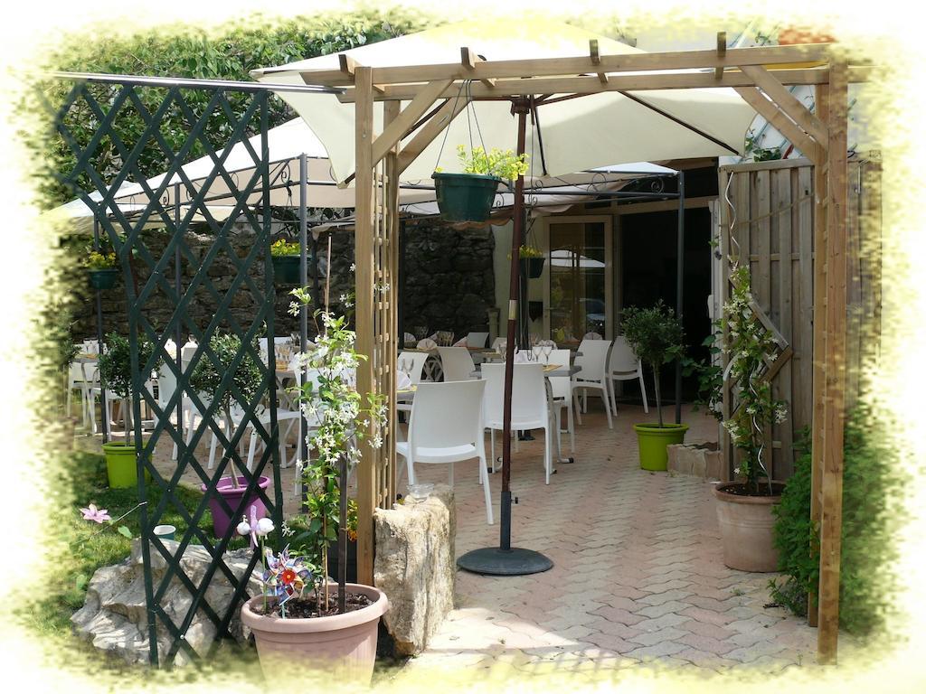 Auberge De La Couronne Lablachere Exterior photo